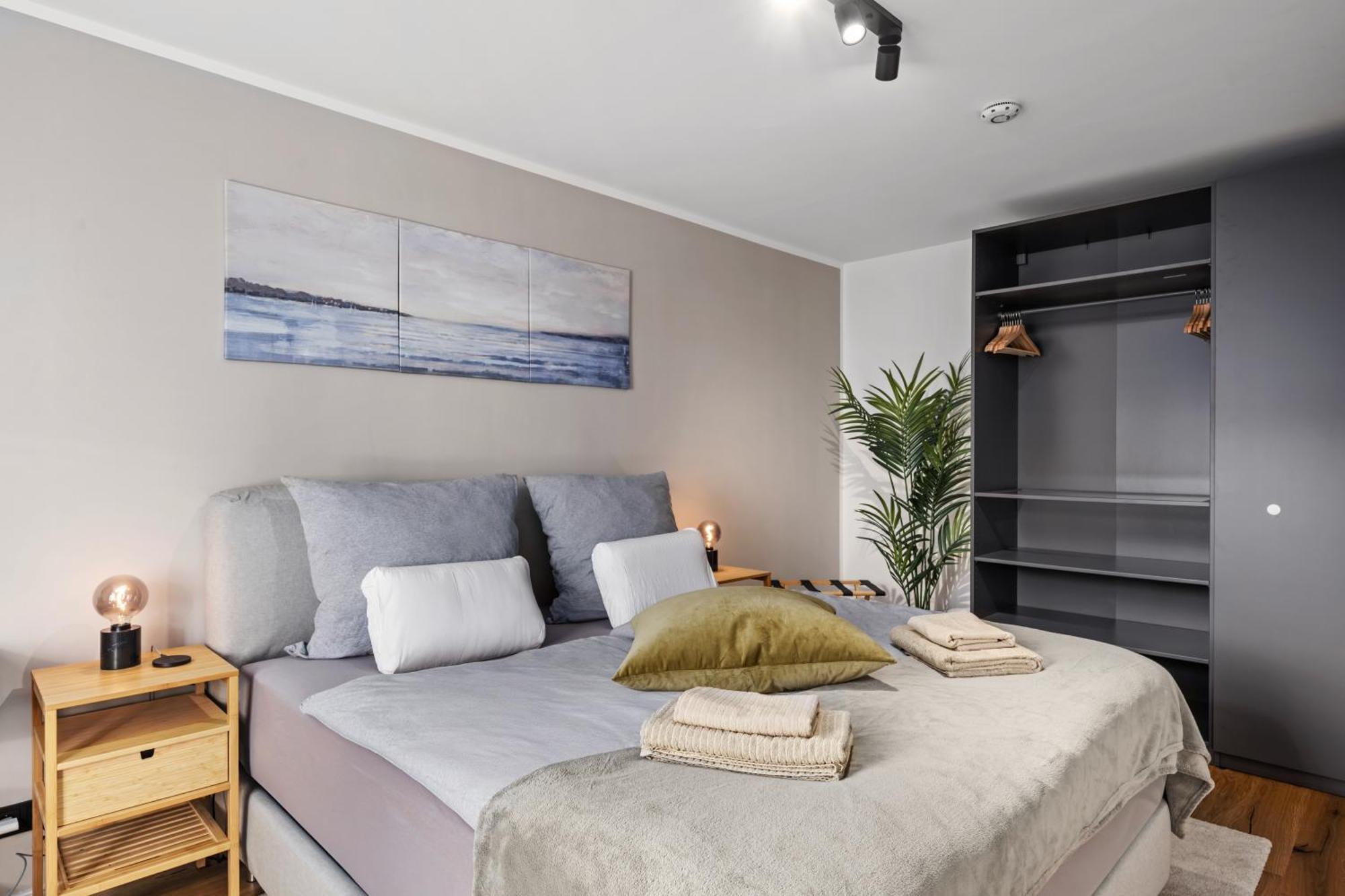 Edler Wohnraum Luxurioeses Apartment Mit Balkon, Boxspringbett, Kaffeevollautomat, Lift & Parkplatz Кемниц Екстериор снимка